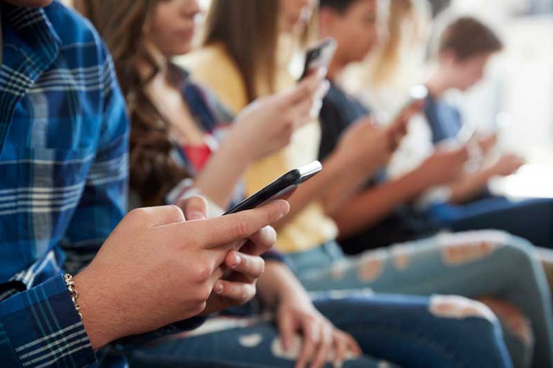 El 92% de los alumnos de 1º y 2º de ESO disponen de su primer teléfono móvil