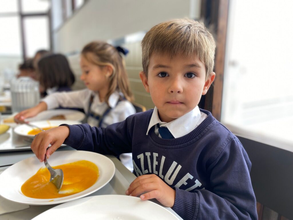 Desde Infantil a Bachillerato los alumnos se han adaptado con naturalidad a los cambios del Comedor Saludable en Gaztelueta