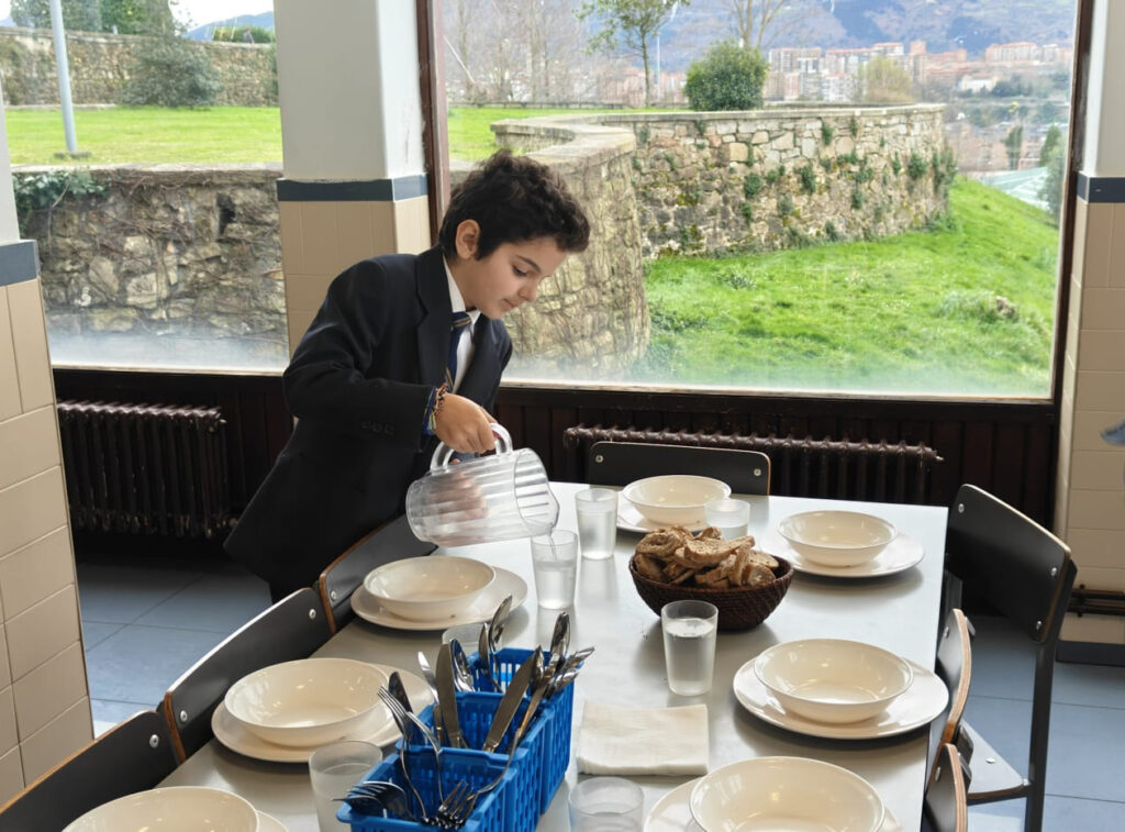 la colaboración es clave en el comedor escolar de gaztelueta 