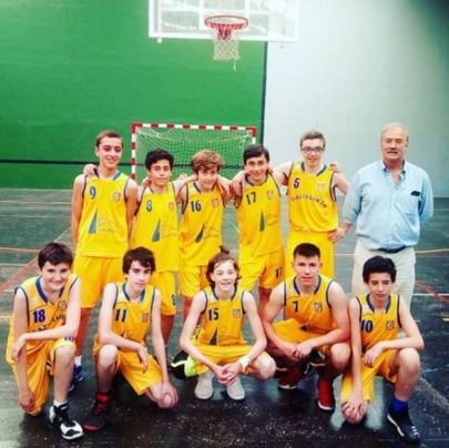 Equipo infantil basket 