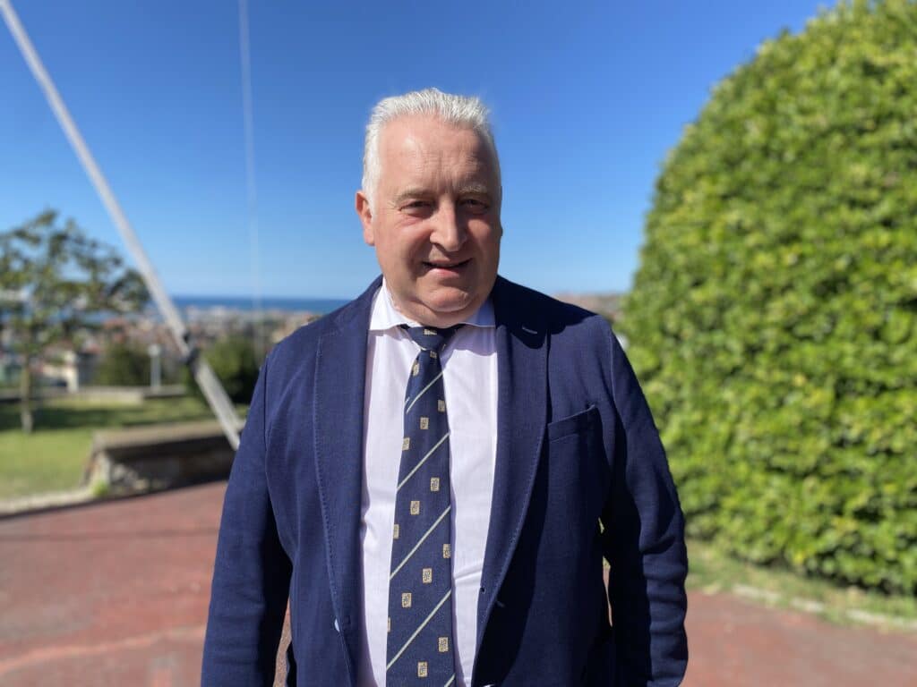 Reencuentros bajo el mástil: Mariano Llorente 1 Profesor gaztelueta. Mariano Llorente