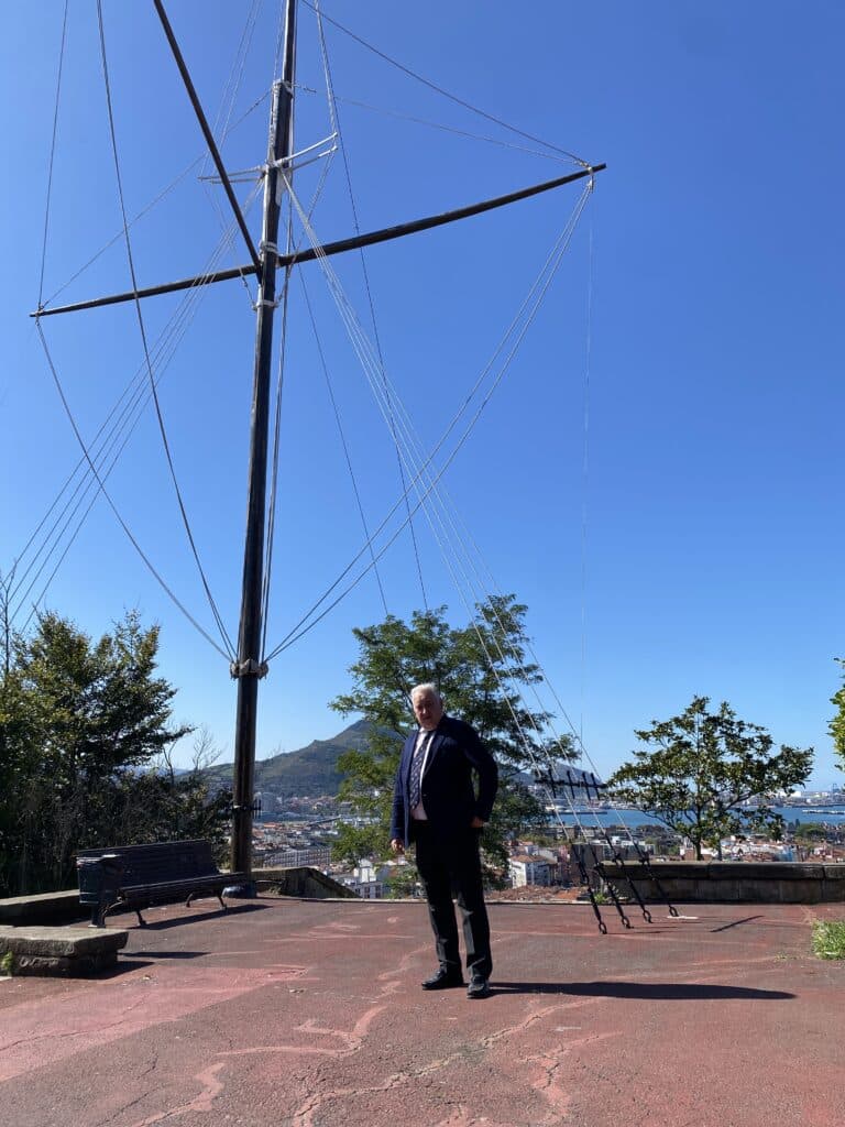 Reencuentros bajo el mástil: Mariano Llorente 3 profesor Gaztelueta. Mariano Llorente 3