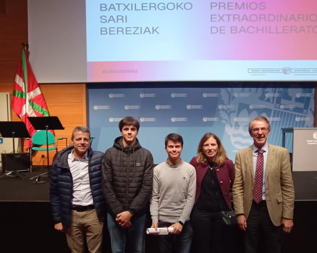 Iñigo Fernández de Castro, galardonado con el Premio Extraordinario de Bachillerato 2024-2025 2 Gaztelueta premio extraordinario bachillerato