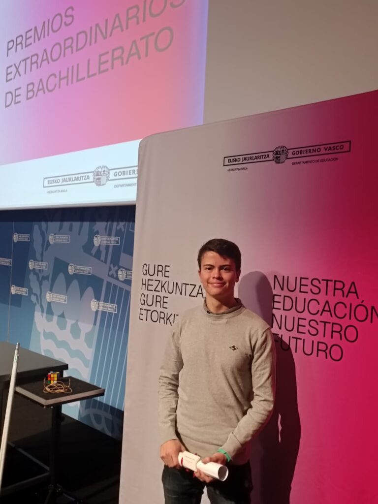 Iñigo Fernández de Castro, galardonado con el Premio Extraordinario de Bachillerato 2024-2025 1 premio extraordinario Bachillerato Gaztelueta