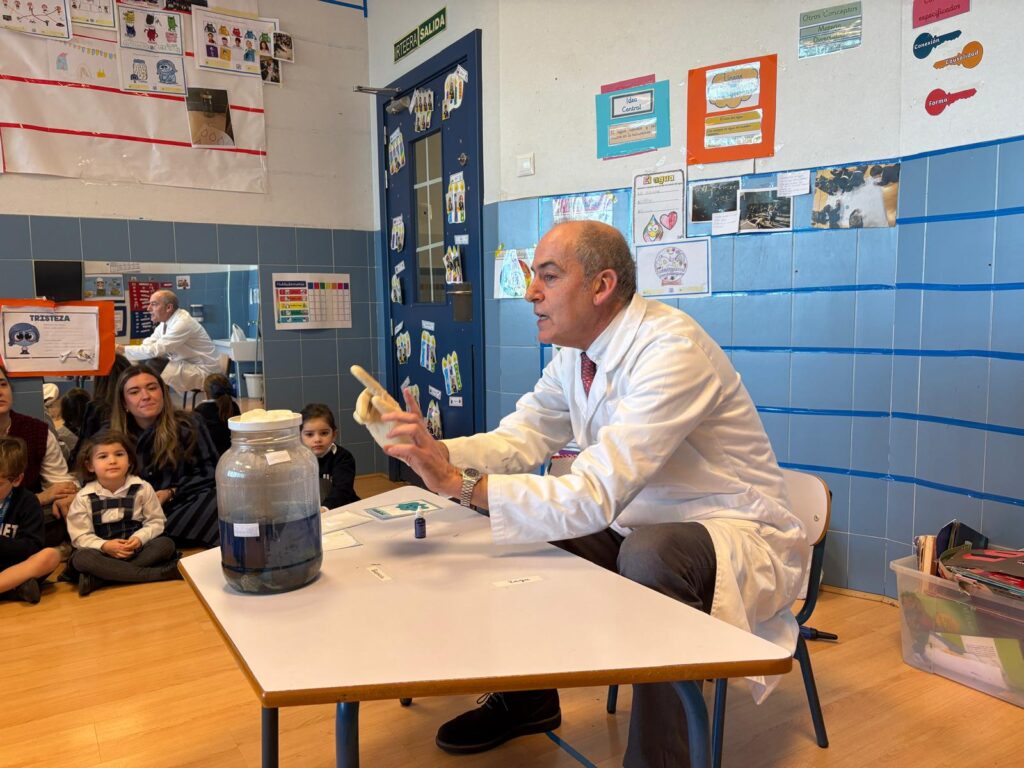 Ramón Porras: vocación docente y pasión por la ciencia en Gaztelueta 2 Ramon Porras Gaztelueta profesor Bachillerato