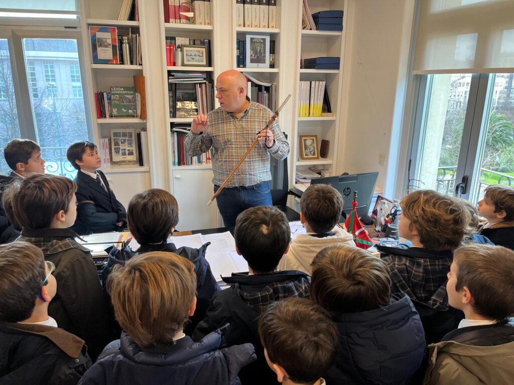 El alcalde de Leioa nos ayuda a descubrir "Cómo nos organizamos" 4 efacfa7b 2c69 4327 b743 bc33af88ac88