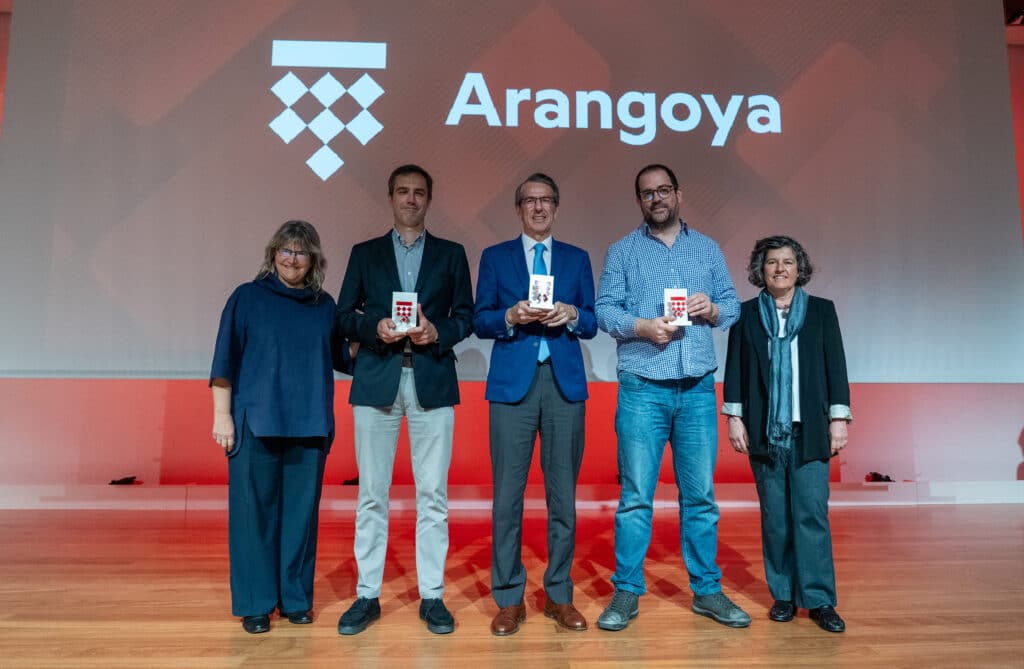 Gaztelueta, reconocido en el 50º aniversario de Arangoya por su compromiso con la formación de alumnos 1 ANIVERSARIO 105 1