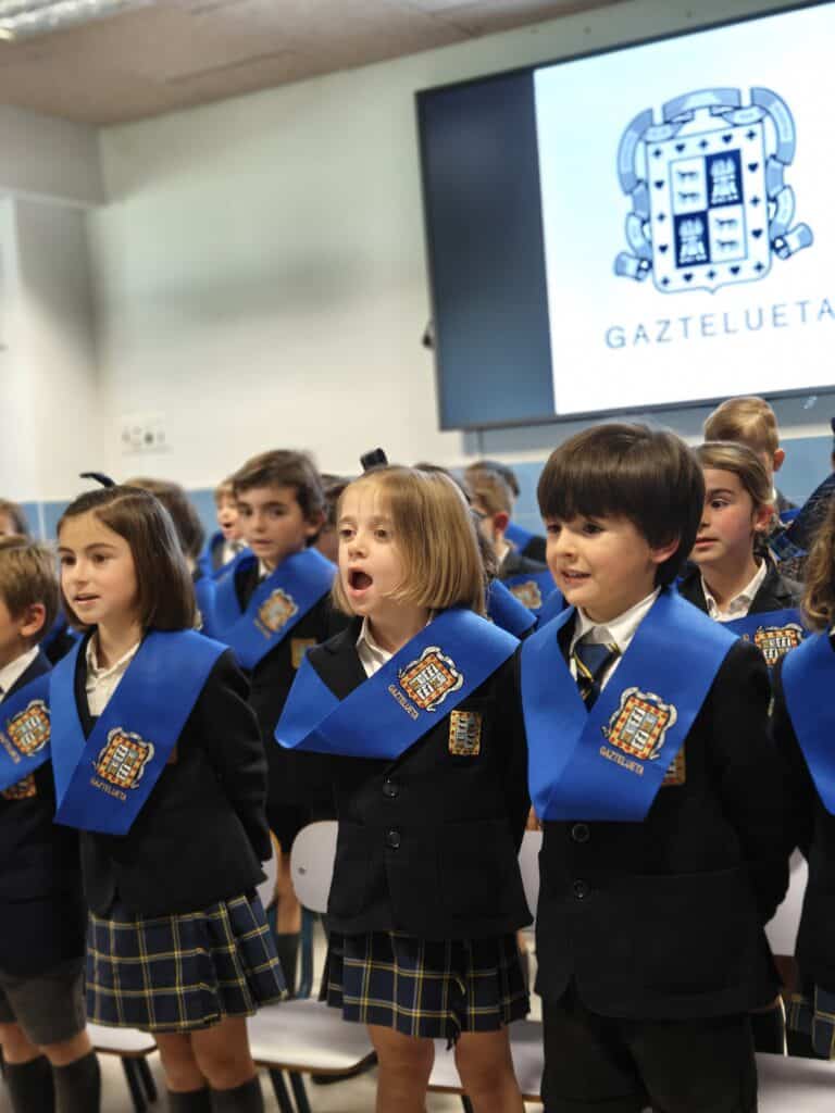 Los alumnos de PEP 3 celebran su final de etapa 4 Gaztelueta Becas Gaudeamus