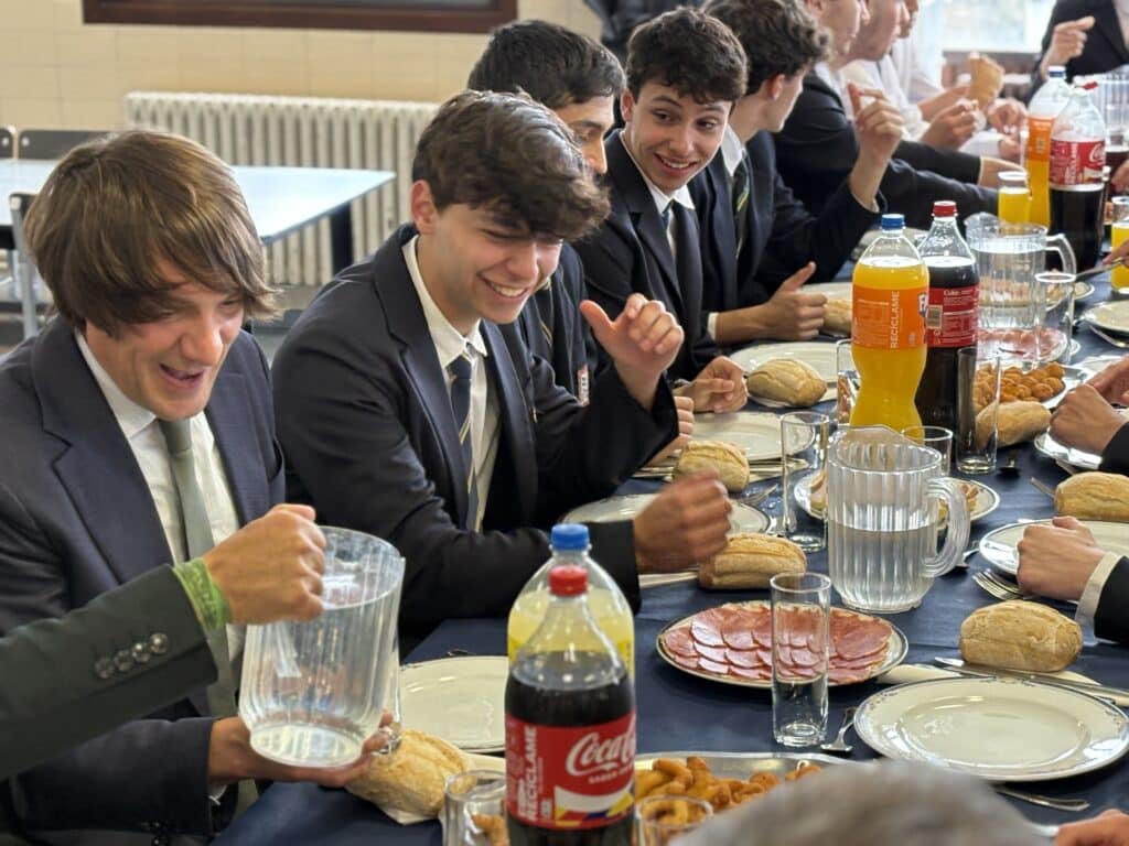 2º de Bachillerato se despide de Gaztelueta 3 Gaztelueta graduacion 2026 comida 1
